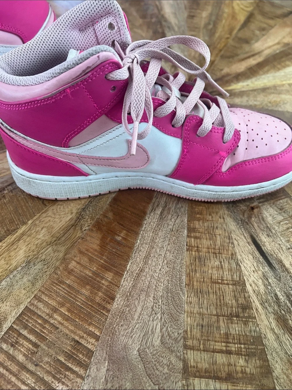 Nike Girls' Pink and Light Pink Low-Top Sneakers
